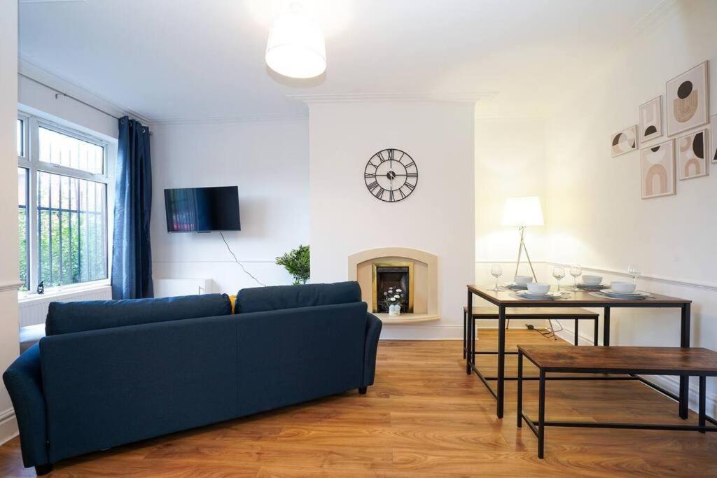 3 Bedroom Home With Free Parking Leeds  Exterior photo
